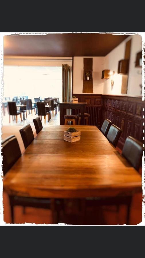 Hotel Le Bretagne Et Restaurant Le Papillon Gorron المظهر الخارجي الصورة